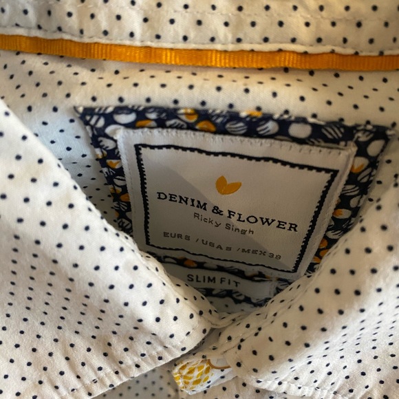 Button up t shirt - Picture 3 of 3